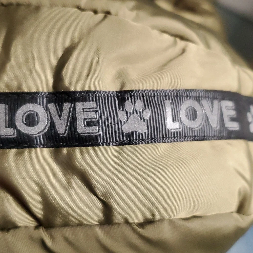 Frisco Dog Insulated Mid-Heavyweight Olive Colored Love Coat‎ Size Medium